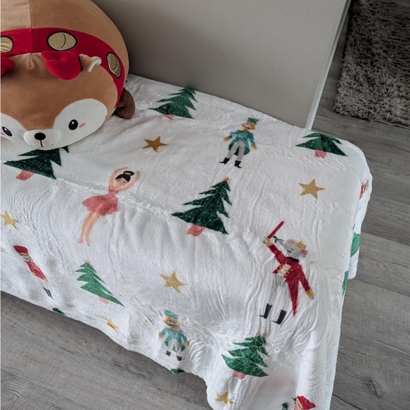 Ultra Soft Fleece Nutcracker Ballet Blanket Throw - Picture 7 of 7